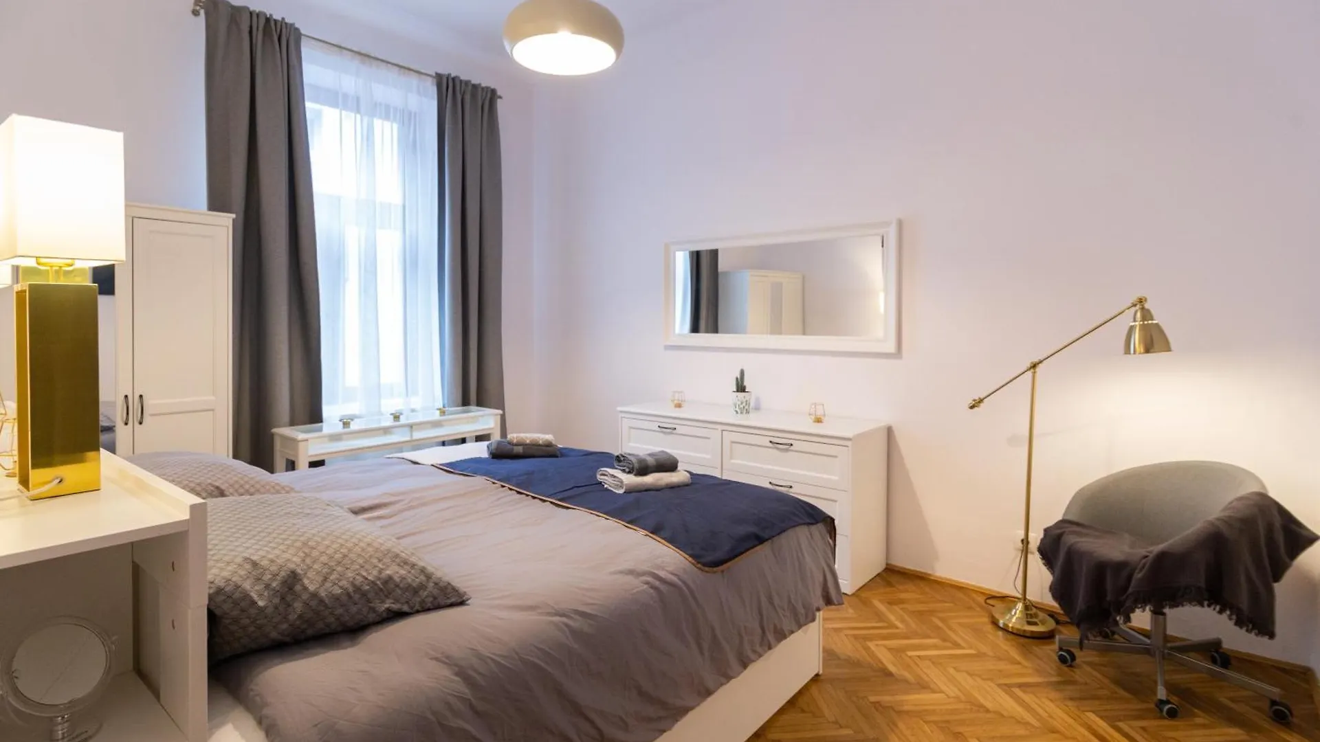 Heart And Soul, Gorgeous Two-Bedroom In The Center! Krakow Apartment